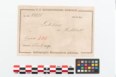 Etikett zu Bronzehalbmondgehängefibel (NHMW-PRAE-025255)